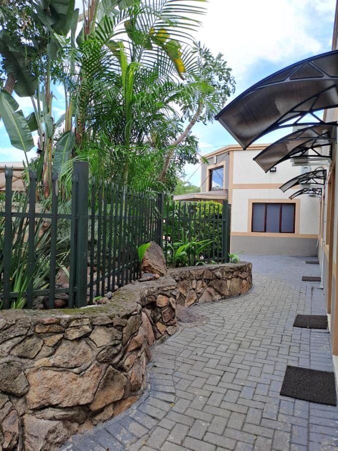 Amigos Bed & Breakfast - No Loadshedding Bed & Breakfast Mbombela Exterior photo