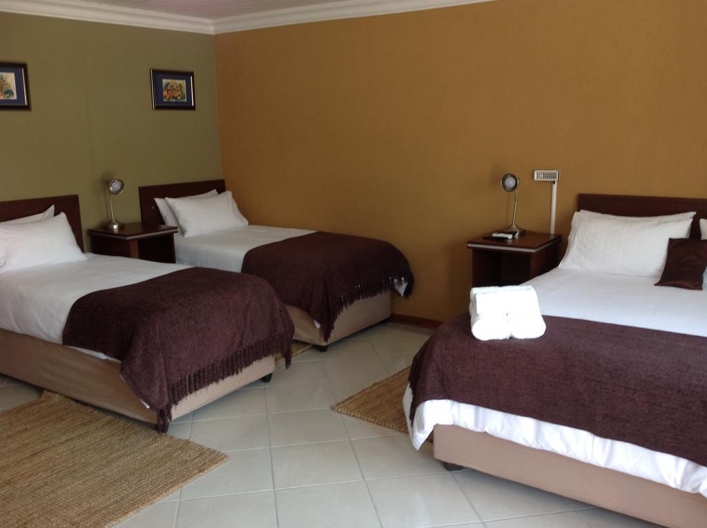 Amigos Bed & Breakfast - No Loadshedding Bed & Breakfast Mbombela Room photo