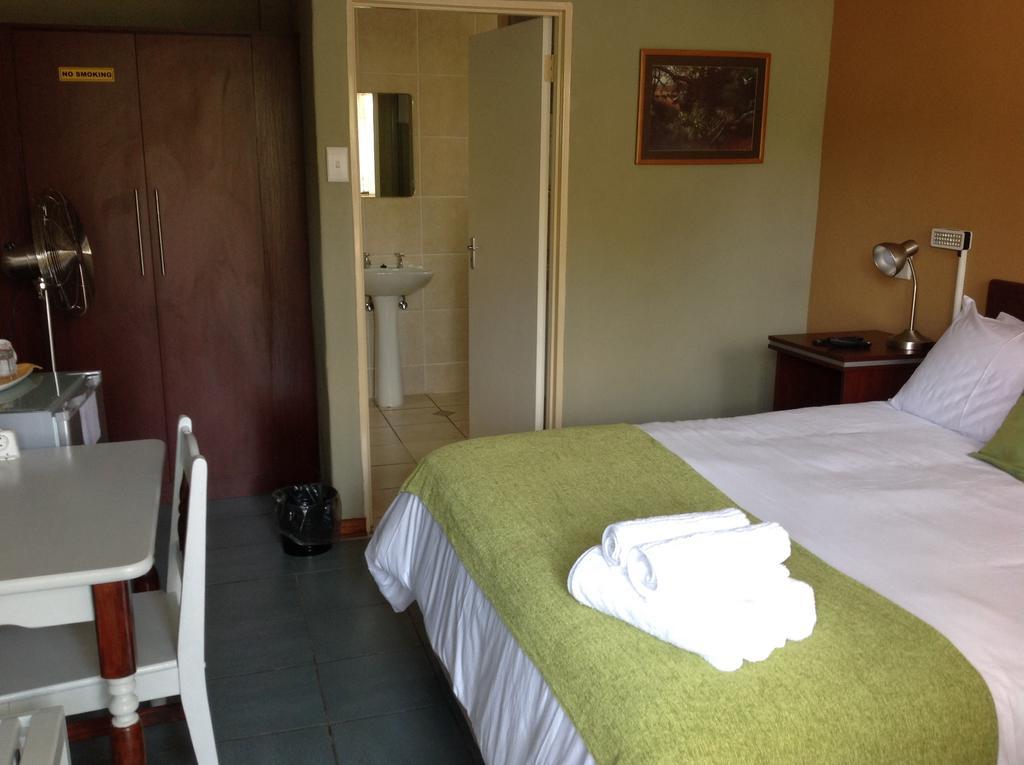 Amigos Bed & Breakfast - No Loadshedding Bed & Breakfast Mbombela Room photo